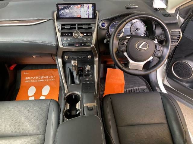 2017 Lexus NX NX300h バージョンL auction photo 2