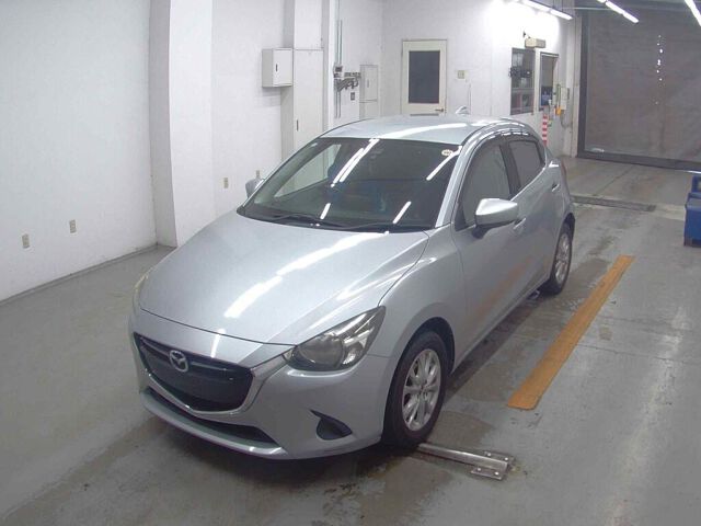 2017 Mazda Demio XD auction photo 4