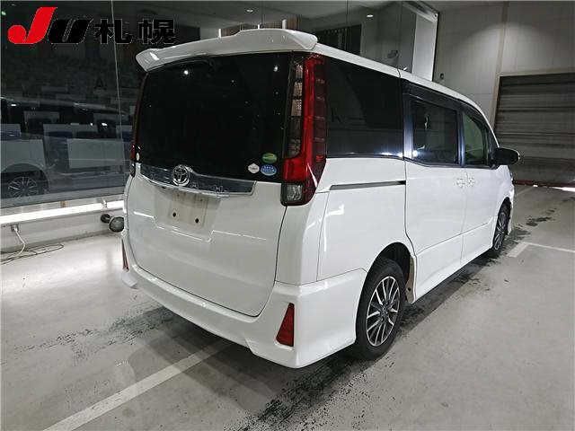 2017 Toyota Noah 4WD Si auction photo 2