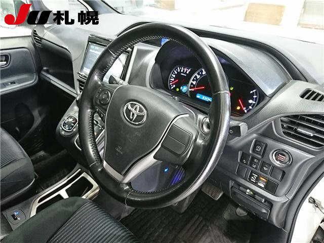 2017 Toyota Noah 4WD Si auction photo 3