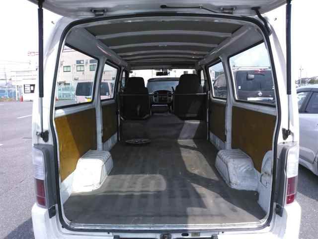 2010 Nissan Caravan auction photo 9