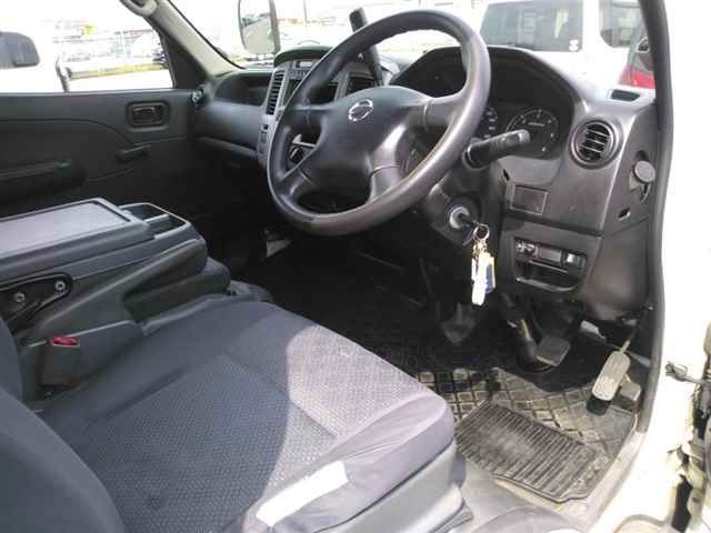 2010 Nissan Caravan auction photo 3