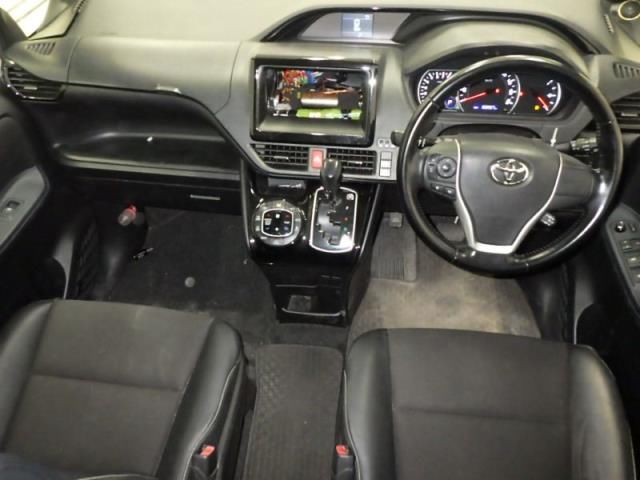 2017 Toyota Noah Si WxB auction photo 3