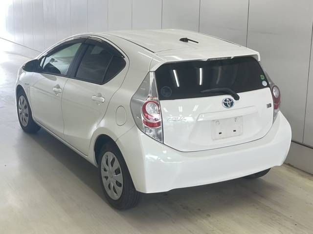 2014 Toyota Aqua S auction photo 3