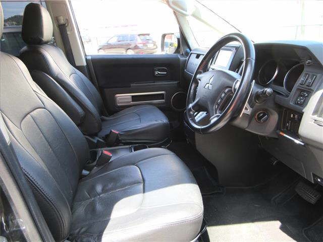 2015 Mitsubishi Delica D:5 4WD D Power Package 8-seater auction photo 4