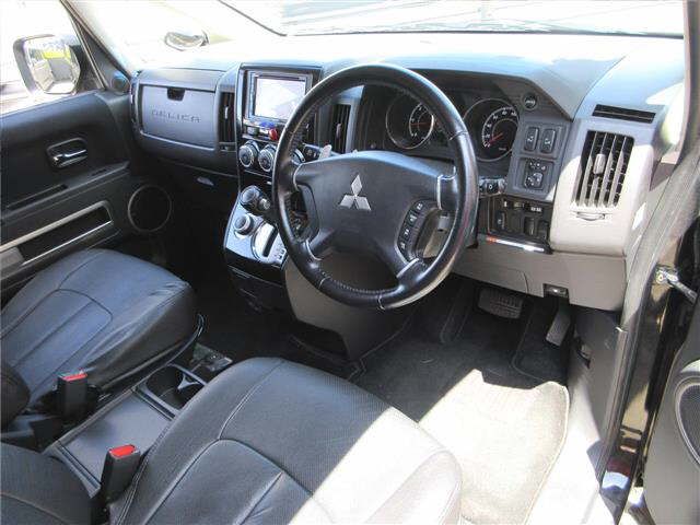2015 Mitsubishi Delica D:5 4WD D Power Package 8-seater auction photo 3