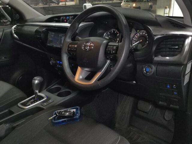2023 Toyota Hilux Z 4WD auction photo 3