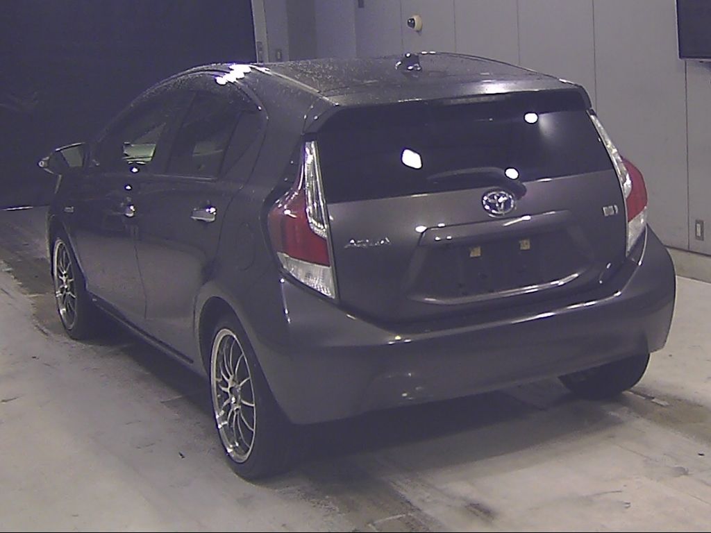 2015 Toyota Aqua S auction photo 5