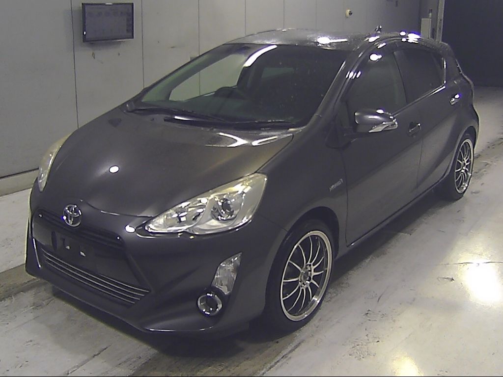 2015 Toyota Aqua S auction photo 4