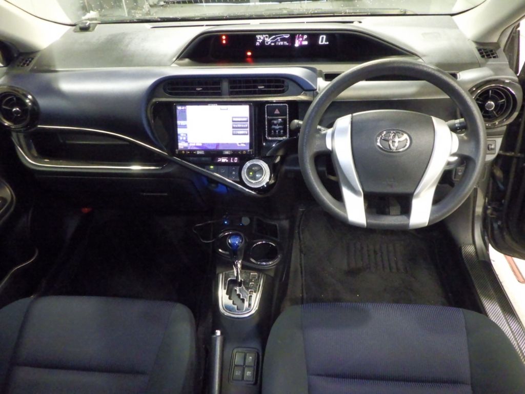 2015 Toyota Aqua S auction photo 3