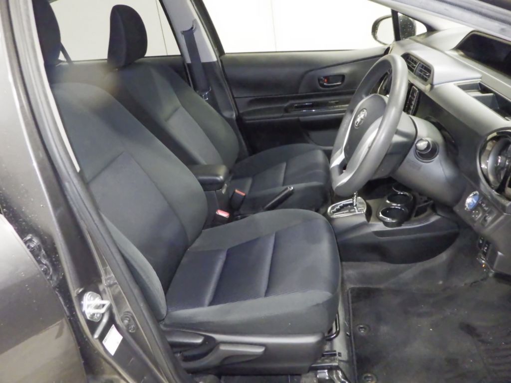 2015 Toyota Aqua S auction photo 6