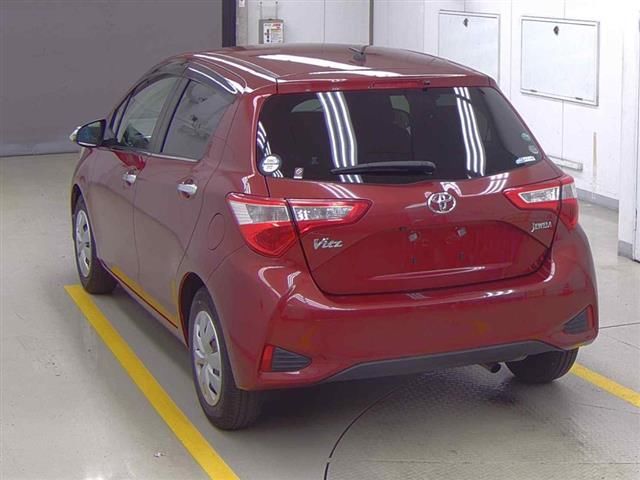 2018 Toyota Vitz ジュエラ auction photo 2