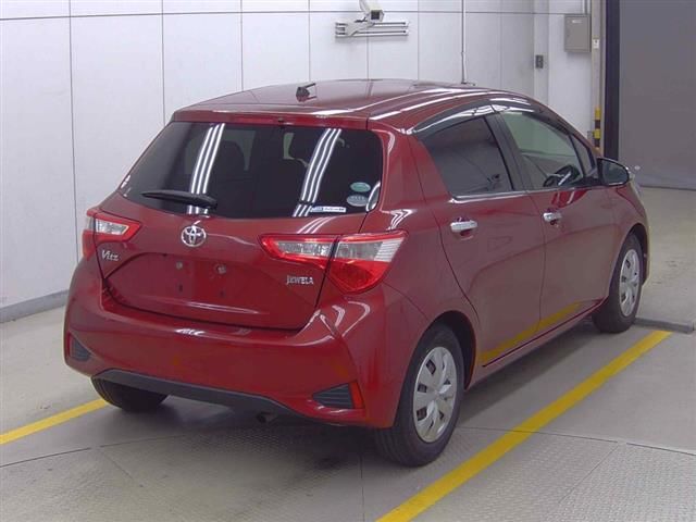 2018 Toyota Vitz ジュエラ auction photo 4