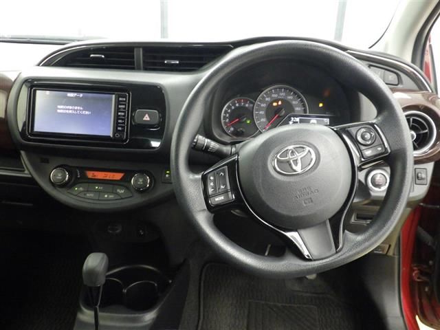 2018 Toyota Vitz ジュエラ auction photo 5
