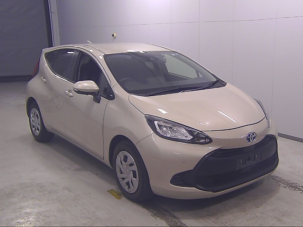 2022 Toyota Aqua X Japan auction vehicle