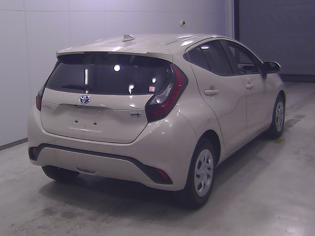 2022 Toyota Aqua X auction photo 2