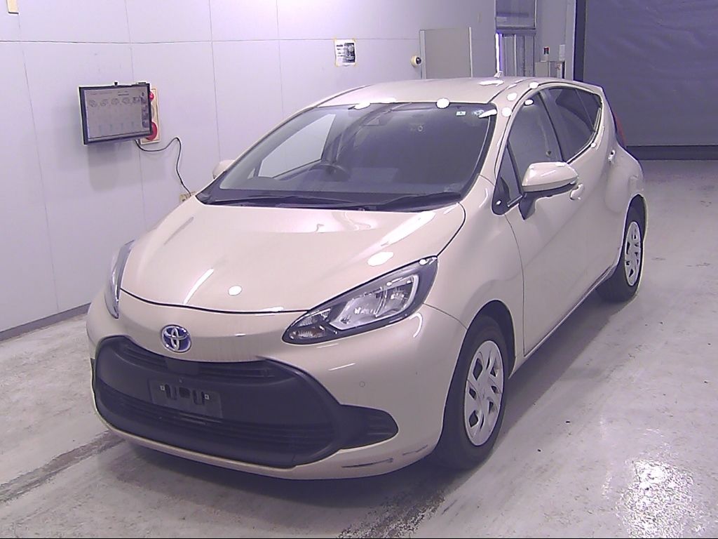 2022 Toyota Aqua X auction photo 4
