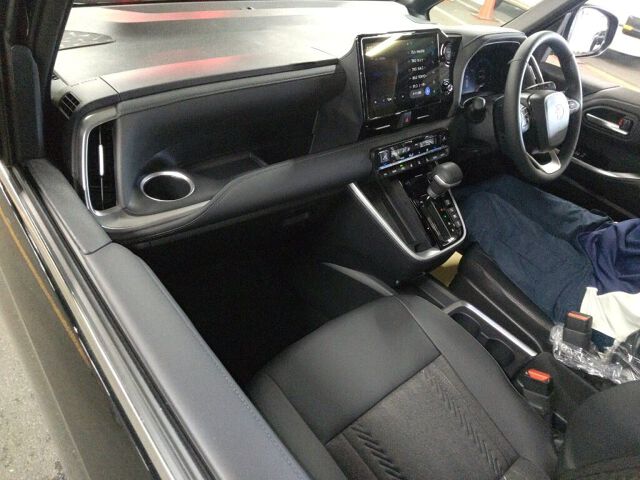 2026 Toyota Noah Hybrid S-Z auction photo 3