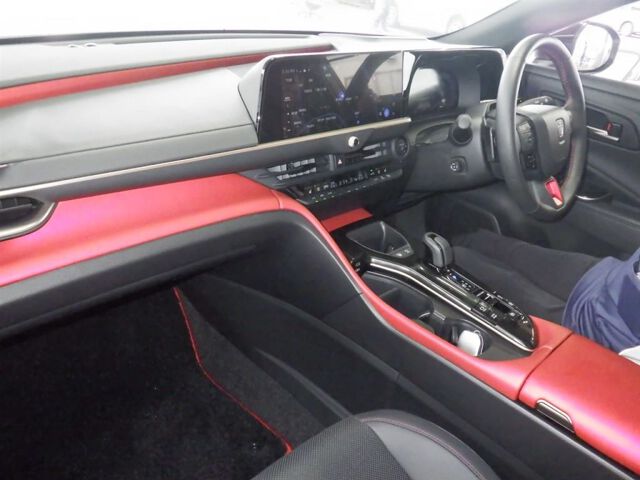 2024 Toyota Crown Sport スポーツRS(PHEV) 4WD auction photo 3