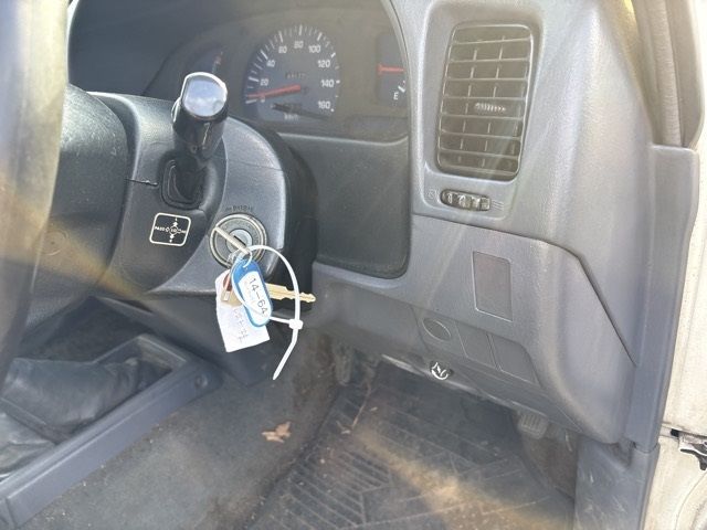 2001 Toyota Hilux Truck, 4WD Deluxe auction photo 6