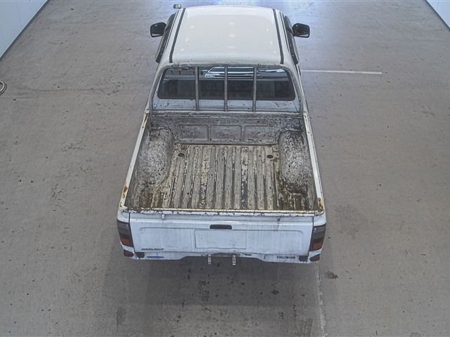 2001 Toyota Hilux Truck, 4WD Deluxe auction photo 3