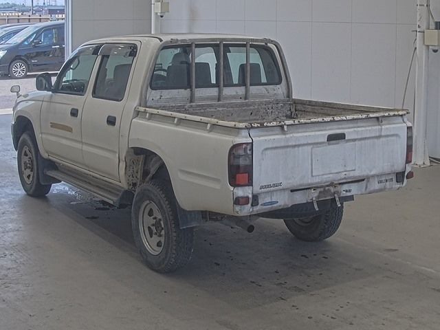 2001 Toyota Hilux Truck, 4WD Deluxe auction photo 2