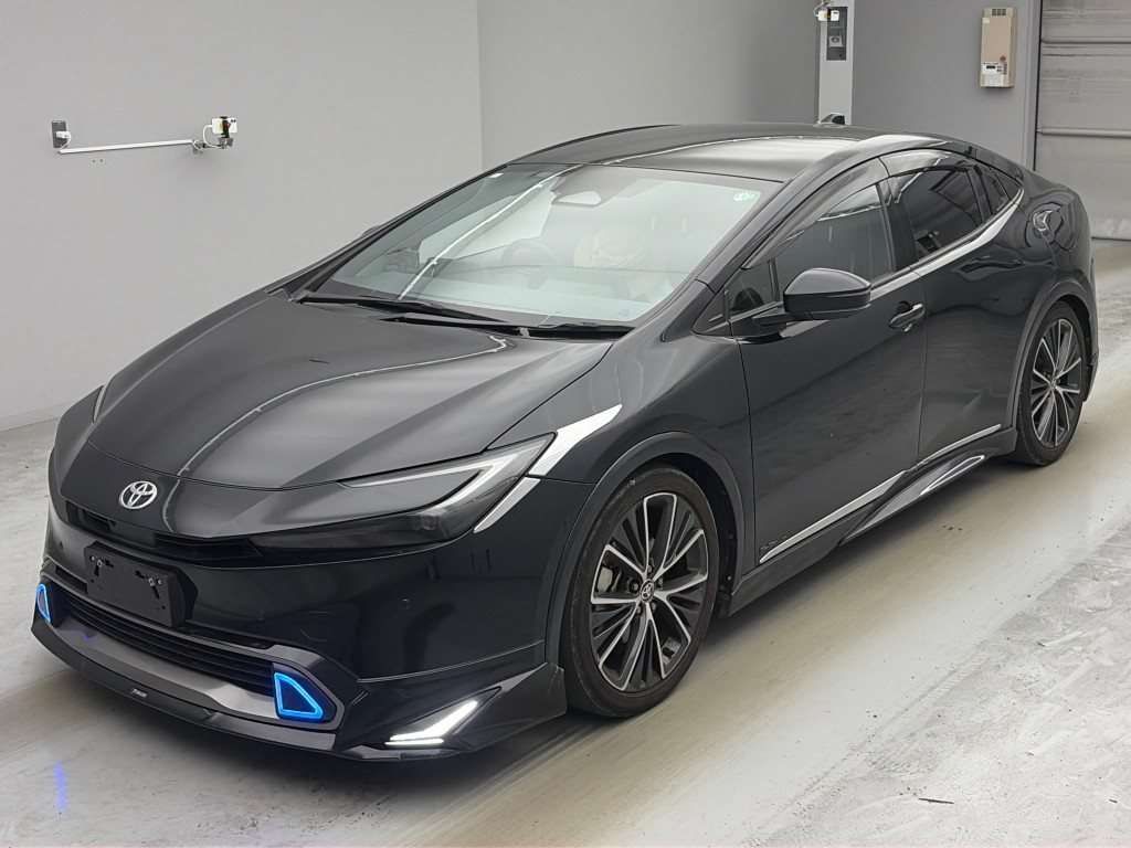 2023 Toyota Prius Z 4WD Japan auction vehicle