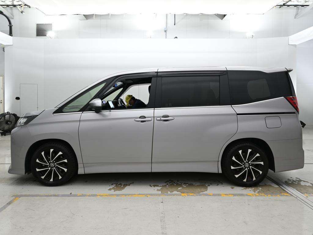 2022 Toyota Noah ハイブリッドS-Z auction photo 4
