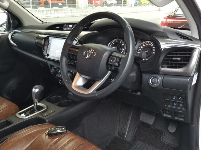 2023 Toyota Hilux Z 4WD auction photo 3