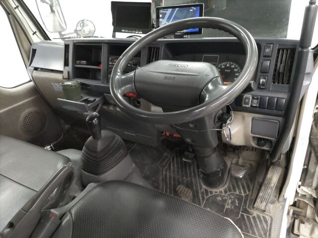 2010 Nissan アトラストラック ダンプ auction photo 3