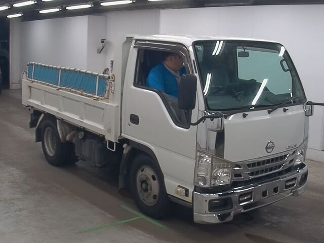 2010 Nissan アトラストラック ダンプ Japan auction vehicle