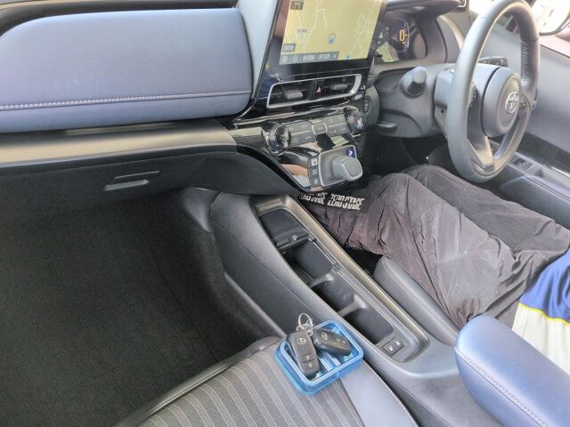2025 Toyota Aqua Z auction photo 3