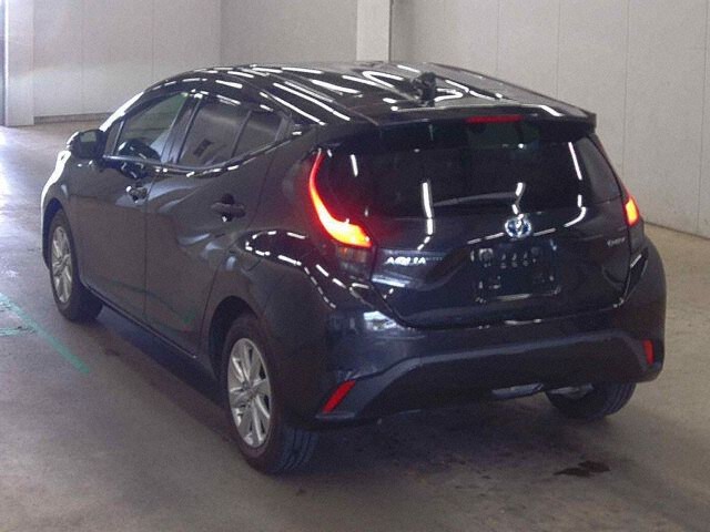 2025 Toyota Aqua Z auction photo 2