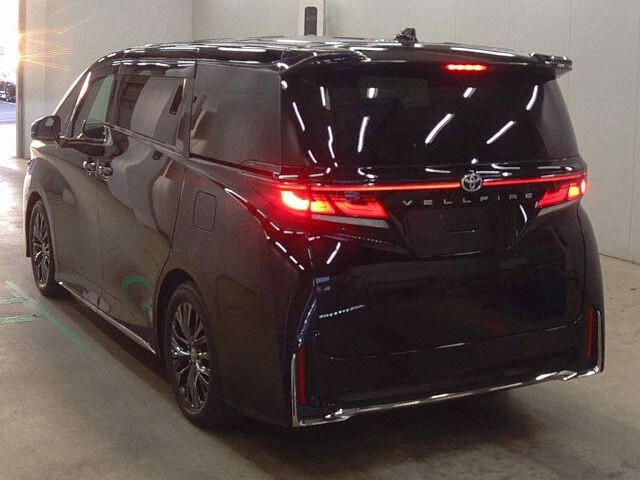 2025 Toyota Vellfire Z Premier auction photo 2