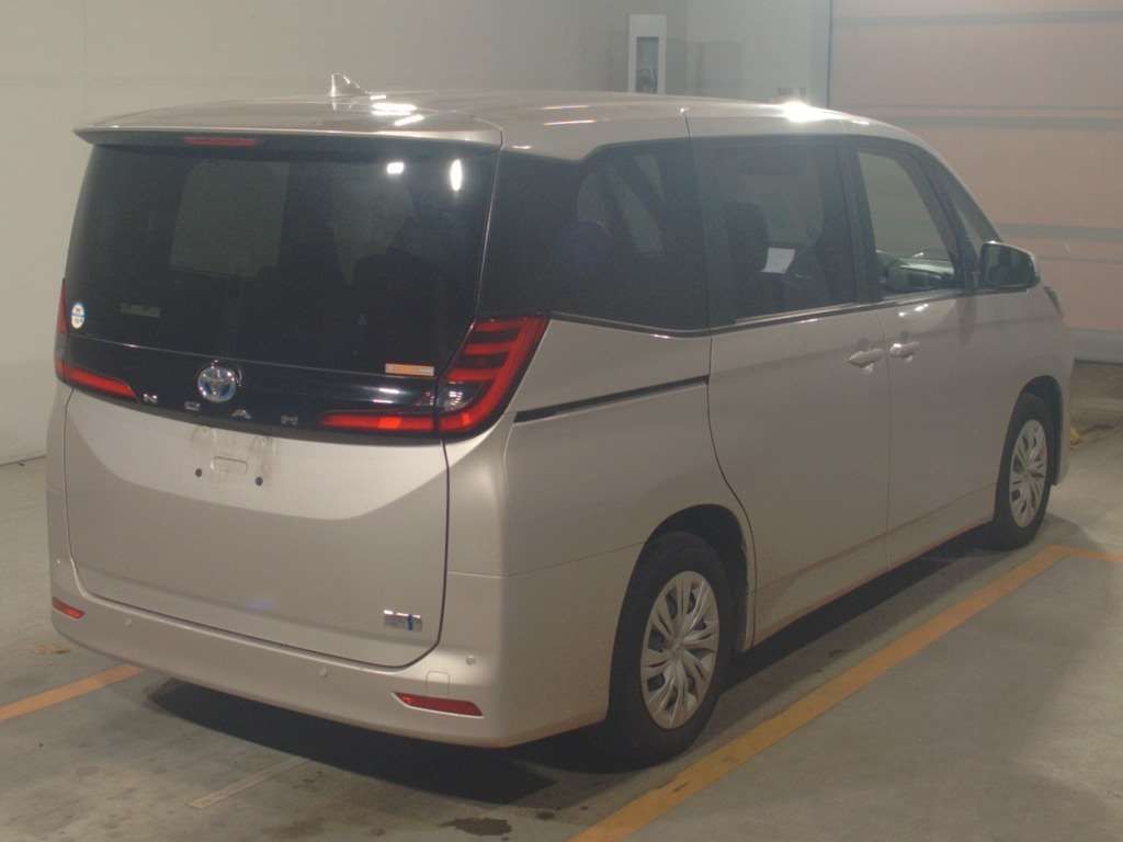 2022 Toyota Noah ハイブリッドX auction photo 2