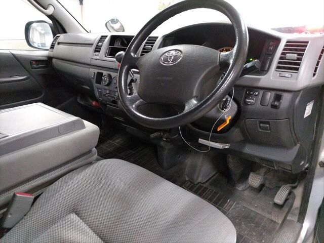 2009 Toyota Hiace ロングDX 4WD auction photo 3
