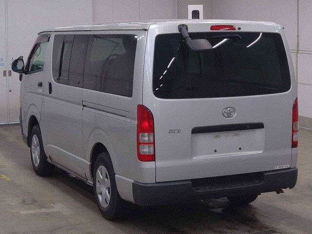 2009 Toyota Hiace ロングDX 4WD auction photo 2