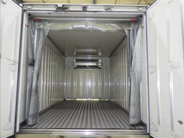 2020 Isuzu Elf Refrigerated and frozen trucks auction photo 4