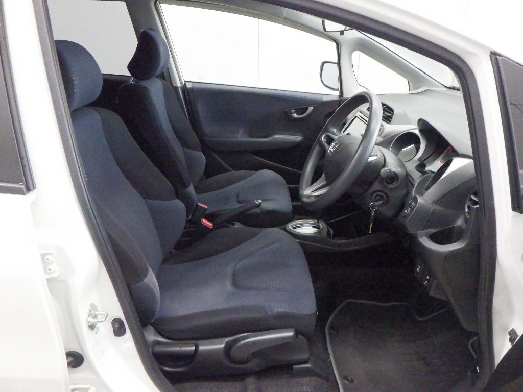 2010 Honda Fit G auction photo 6