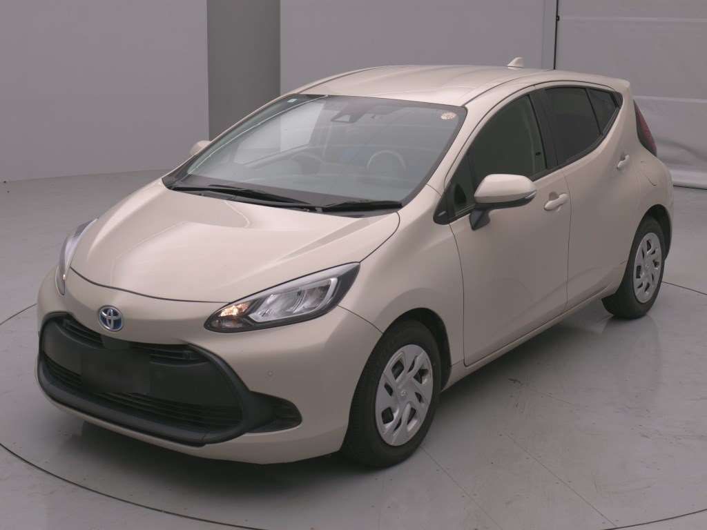 2022 Toyota Aqua X Japan auction vehicle