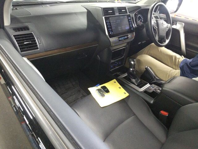 2023 Toyota Land Cruiser Prado TX L-PマットブラE 4WD auction photo 3