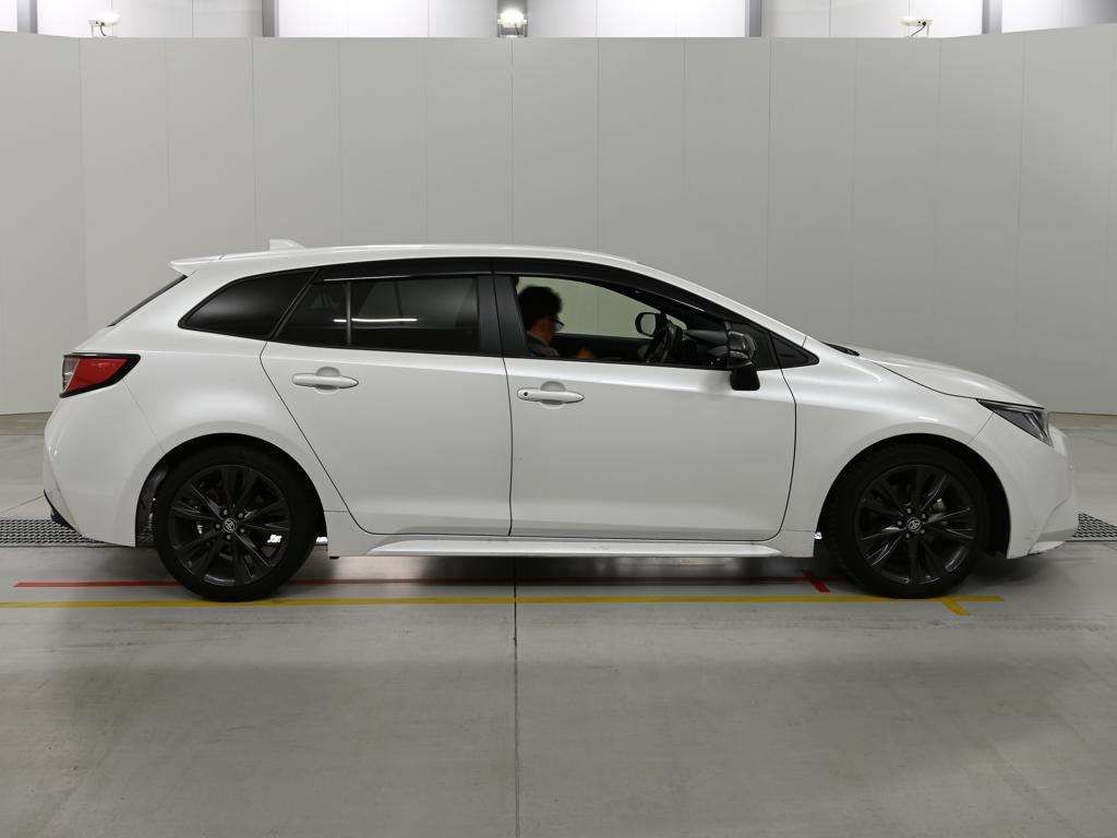 2022 Toyota Corolla Touring ハイブリッド ダブルバイビー auction photo 3