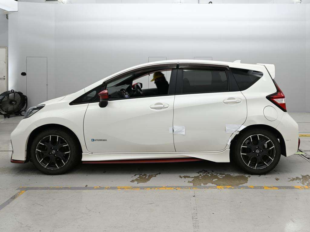 2017 Nissan Note e-パワーニスモ auction photo 4