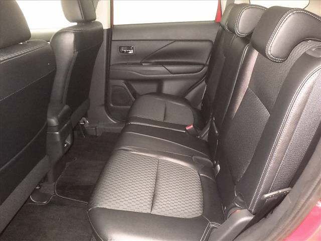 2015 Mitsubishi Outlander 4WD PHEV G Safety Package auction photo 7