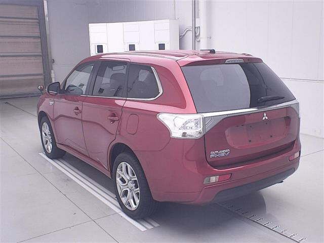 2015 Mitsubishi Outlander 4WD PHEV G Safety Package auction photo 2