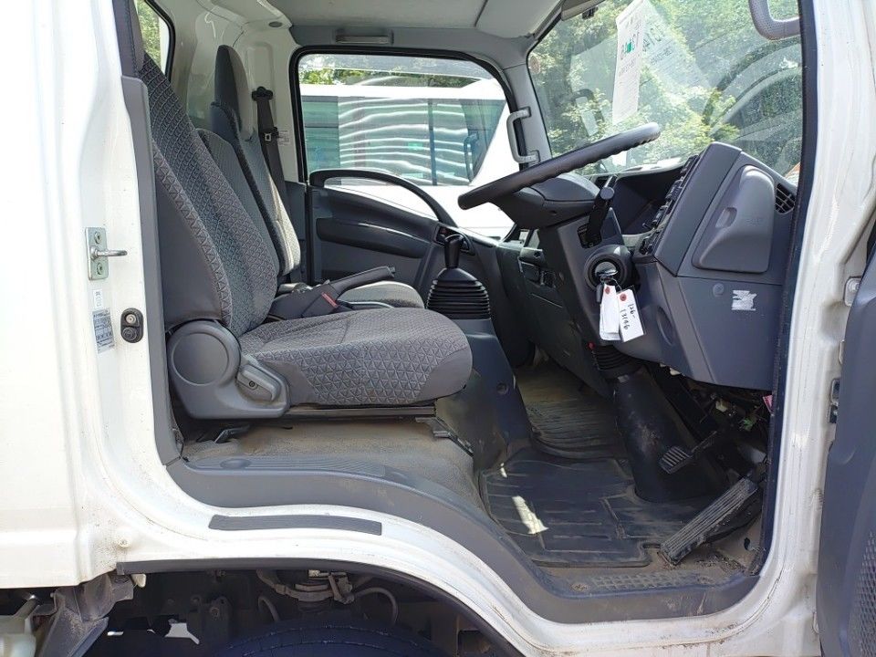 2020 Isuzu Elf auction photo 3