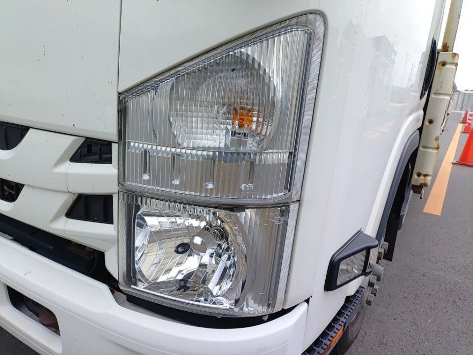 2020 Isuzu Elf auction photo 19