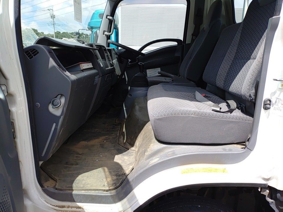 2020 Isuzu Elf auction photo 16