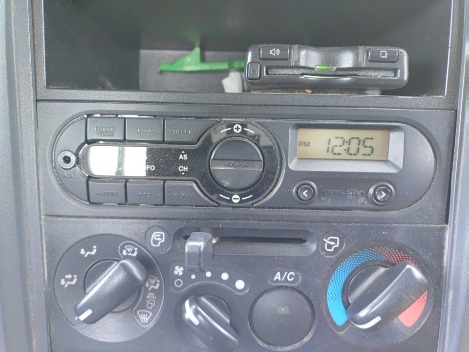 2020 Isuzu Elf auction photo 11