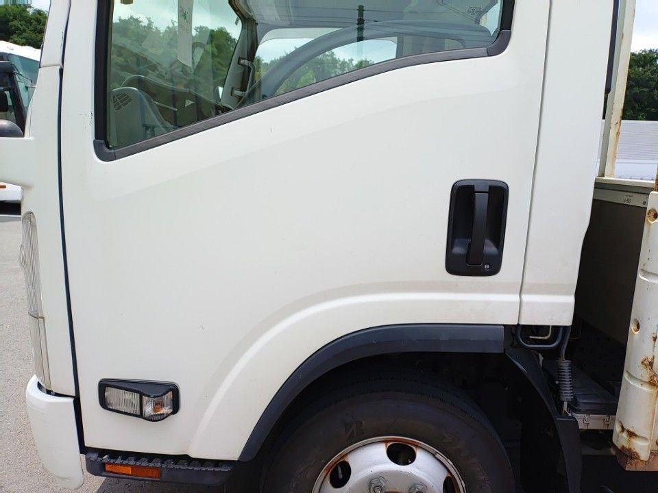 2020 Isuzu Elf auction photo 17
